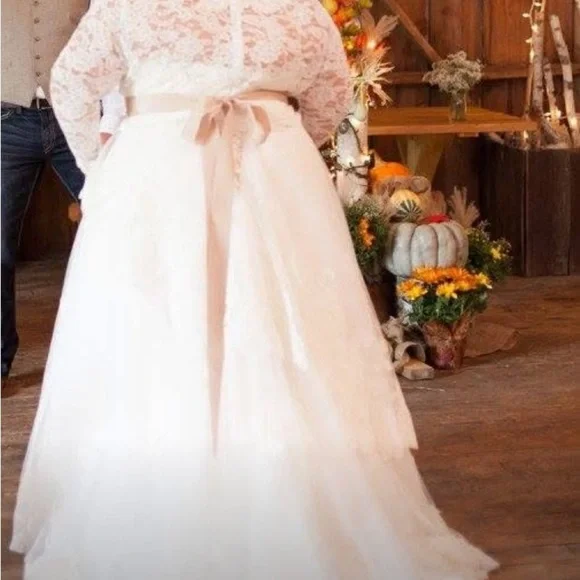 Essense of Australia Wedding Dress D1410 - Picture 5 of 11